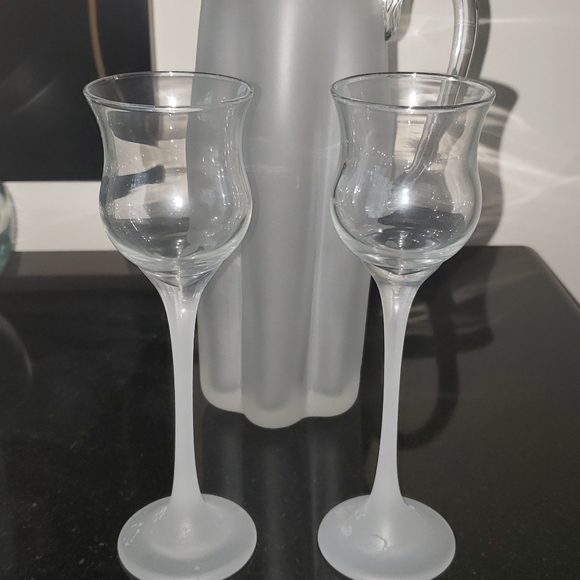 Frosted glass pitcher and 2 glasses or vases - Picture 1 of 8